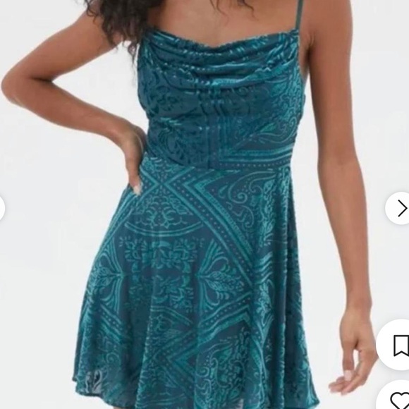 Urban Outfitters Uo Lexi‎ Velvet Cowl Neck Mini Dress, sz Medium - Picture 3 of 11